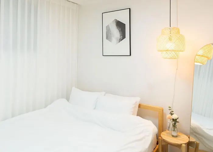 석촌 Cozy Bear 주차o, 최대8인, 넷플, 롯데월드, 석촌호수, 아산병원, 석촌고분역 5분 * Seul