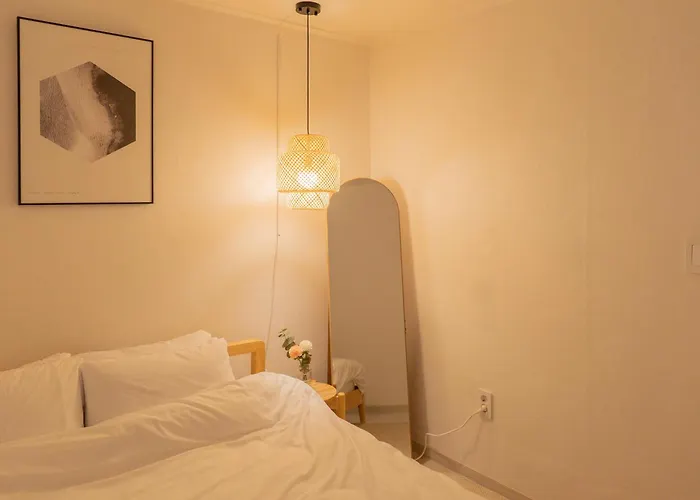석촌 Cozy Bear 주차o, 최대8인, 넷플, 롯데월드, 석촌호수, 아산병원, 석촌고분역 5분 Appartamento Seul